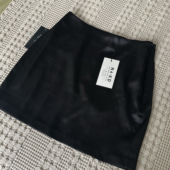 NA-KD Fitted High Waist Mini Satin Skirt - Picture 9 of 9